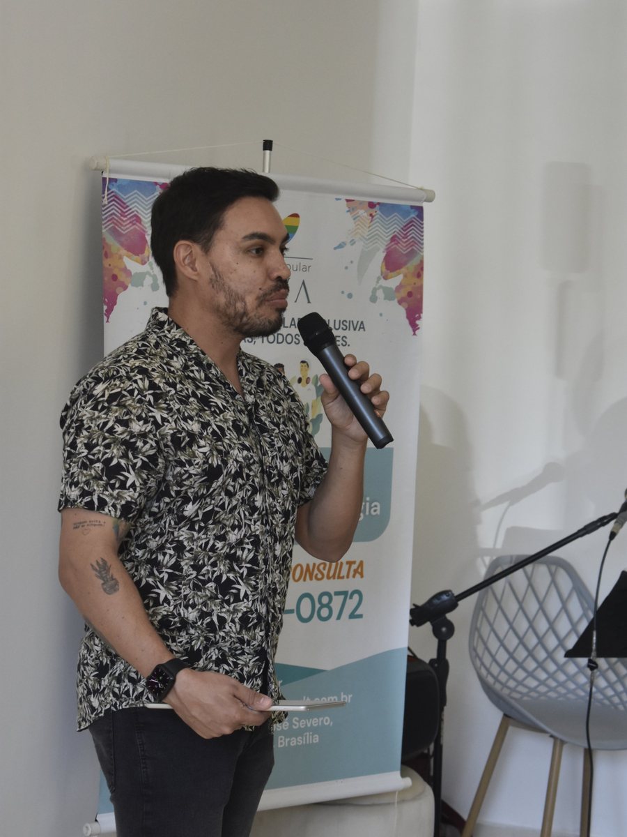 Vinicius Mota, psicólogo e fundador da Clínica Viva, em evento da clínica